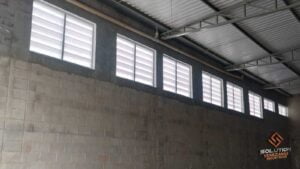 Veneziana Industrial Economia e LuzRedução de Calor e Melhora no Conforto Térmico