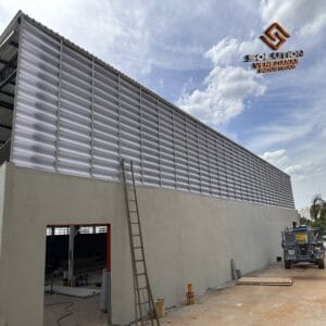 Venezianas Industriais em FábricasEficiência Operacional