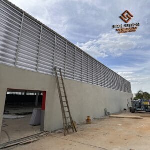 Venezianas Industriais ResistentesEficiência na Ventilação e Iluminação Natural
