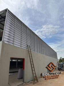 Personalização de Materiais na Veneziana Industrial Sob Medida