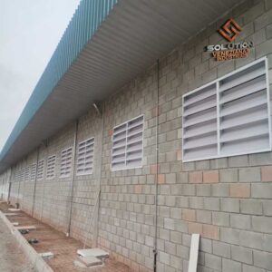 Veneziana Industrial Um Toque ModernoA Solução de Estilo e Funcionalidade