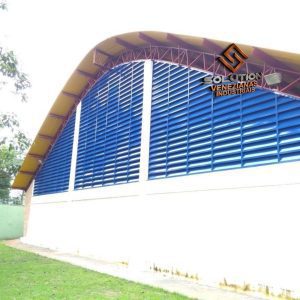 Vantagens das Venezianas Industriais Metálica em Ambientes Externos