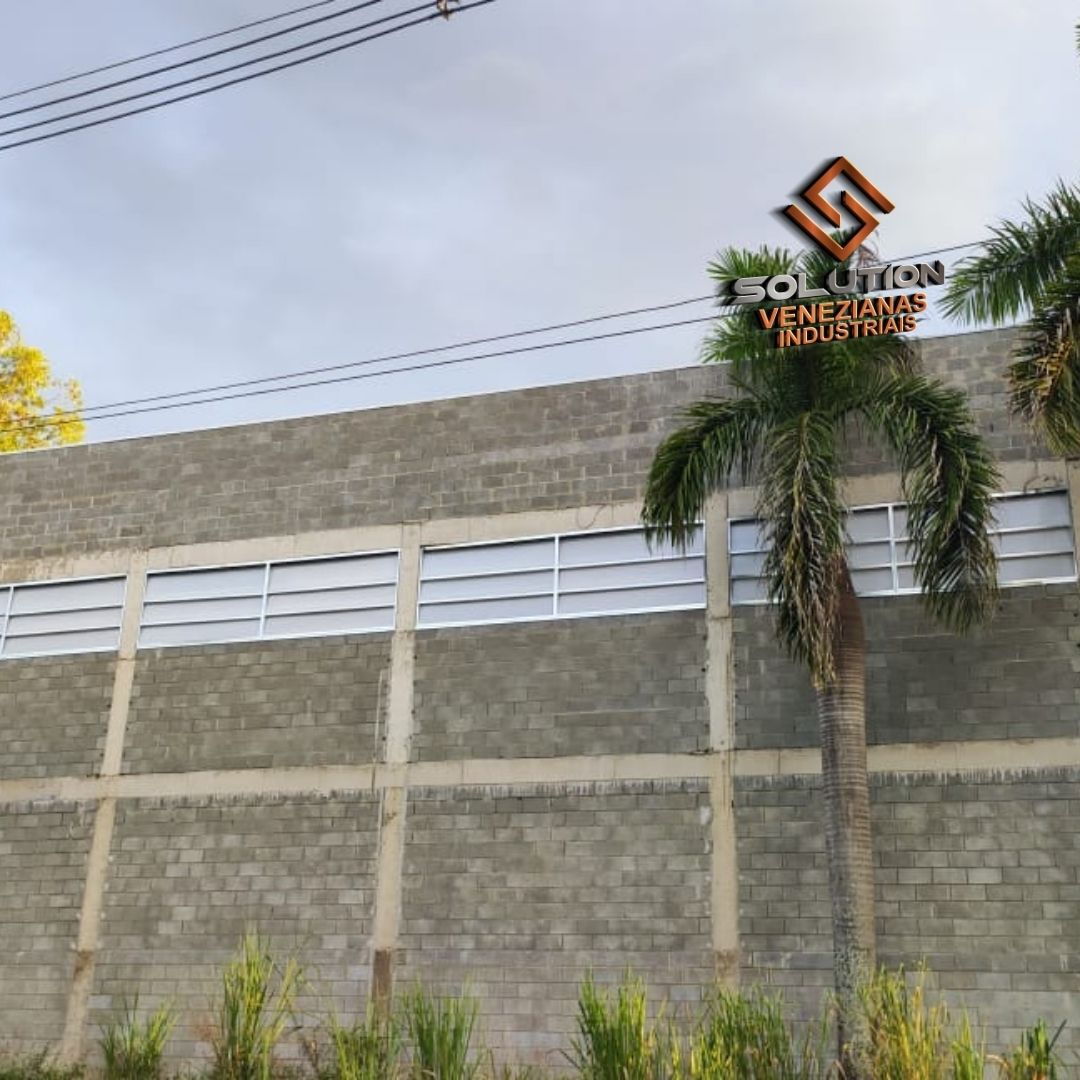 Como a Veneziana Industrial para Barracão contribuem para a iluminação natural