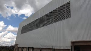 Veneziana Industrial para Galpões Veneziana Industrial para Galpões com inovação e desempenho harmonizados em cada material, garantindo ventilação e durabilidade