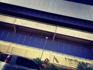 Veneziana Industrial Solution instalada para melhorar ventilação e durabilidade em ambientes industriais