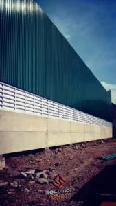 Janelas Industriais Policarbonato Janelas Industriais Policarbonato A imagem mostra uma fachada industrial com a presença das venezianas industriais Solution em policarbonato, PVC e fibra. Essas venezianas são destacadas por sua alta qualidade, durabilidade e eficiência na ventilação e iluminação do ambiente. Através da imagem, é possível observar a integração perfeita das venezianas com a fachada, proporcionando um visual moderno e elegante. As 3 razões para escolher as venezianas industriais Solution para fachadas industriais são: 1) Controle da ventilação, permitindo a renovação do ar de forma eficiente; 2) Regulação da iluminação natural, reduzindo a necessidade de iluminação artificial; 3) Resistência aos elementos externos, garantindo a proteção e segurança do ambiente. Com as venezianas industriais Solution, é possível obter uma fachada funcional, esteticamente agradável e que atenda às necessidades específicas do ambiente industrial.