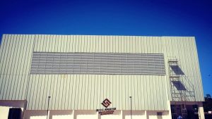 Veneziana Industrial em PVC Brasil com instalação rápida e manutenção simplificada para galpões industriais