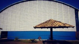 Veneziana Galpão Veneziana Galpão: Economize em 5 Passos com a Solução Ideal para ventilação industrial, redução de calor e aproveitamento de luz natural com venezianas Solution
