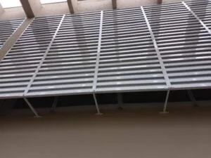 Veneziana Industrial no Br Veneziana Industrial no BR aplicada em galpão logístico, promovendo soluções eficientes de ventilação natural e conforto térmico em ambientes industriais