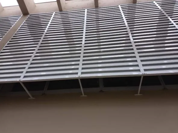 Veneziana Industrial no BR aplicada em galpão logístico, promovendo soluções eficientes de ventilação natural e conforto térmico em ambientes industriais