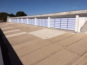 Lanternim Industrial Solution SP Lanternim Industrial Solution SP destaca a implementação bem-sucedida do Lanternim Industrial Solution em um projeto específico na cidade de São Paulo. Ela serve para exemplificar como essa solução é eficaz e aplicável em construções comerciais e industriais na região, fornecendo uma evidência visual de seu sucesso e funcionalidade em um contexto real. Além disso, a imagem busca promover o Lanternim Industrial Solution como uma escolha viável e eficiente para projetos em São Paulo e atrair o interesse de potenciais clientes e parceiros na área.