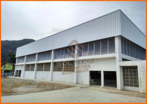 Veneziana de Fibra de Vidro - Iluminação Natural ideal para galpões industriais, com alta resistência e entrada eficiente de luz natural