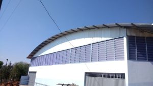 Veneziana de Fibra de Vidro com alta resistência a condições adversas, ideal para ambientes industriais com umidade e Calor