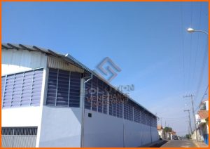 Veneziana de Fibra de Vidro com versatilidade de aplicação, alta resistência e durabilidade para projetos industriais