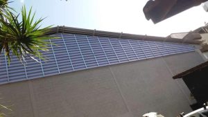 Veneziana industrial A Solução com modelo em policarbonato alveolar, ideal para galpões que exigem ventilação e iluminação natural