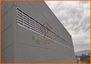 Veneziana Industrial: Sustentabilidade e EcoeficiênciaMaximização da Luz Natural e Redução do Desperdício