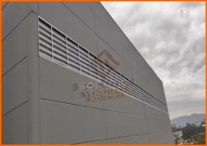 Veneziana Industrial: Sustentabilidade e EcoeficiênciaMaximização da Luz Natural e Redução do Desperdício