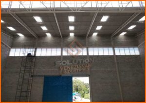 Veneziana Industrial Transforme Seu Espaço Iluminação Natural Maximizada