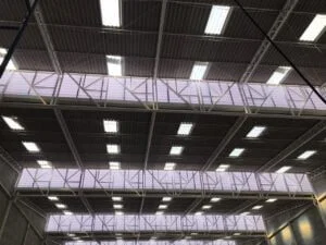 Veneziana Industrial com sistema de renovação de ar natural, ajudando na redução de custos com energia elétrica em galpões e indústrias