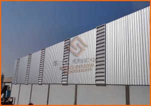 Veneziana Industrial Solution com qualidade do material elevada, fabricada em PVC resistente e ideal para ventilação eficiente em galpões industriais.