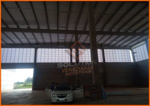Veneziana Industrial para Galpões e Armazéns com controle eficiente de temperatura e ventilação natural