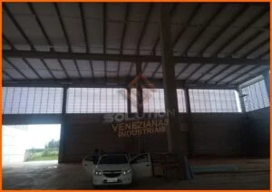 Veneziana Industrial para Galpão Veneziana Industrial para Galpões e Armazéns com controle eficiente de temperatura e ventilação natural