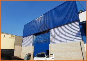 Veneziana Industrial Solution Guia Completo, Design e Estética com ventilação eficiente e acabamento visual moderno para fachadas industriais