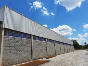 Veneziana Industrial Ar Industrial Aplicações na Indústria em galpões e fábricas com alta eficiência na circulação de ar e ventilação natural
