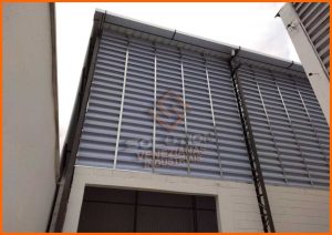 Veneziana Industrial melhorando ar e ventilação natural em ambientes industriais