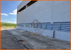 Galpões com Veneziana Industrial - Otimização da Entrada de Luz Natural