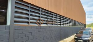 Veneziana Industrial para Ventilação e Claridade - Redução de Ruídos Externos