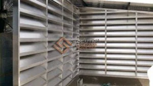 Lanternim em Edifícios Comerciais Lanternim em Edifícios Comerciais com estrutura em aço galvanizado, ideal para ventilação natural e eficiência térmica em construções de grande porte.