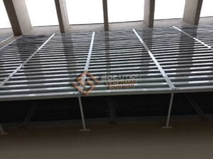 Veneziana Industrial Moderna para Ambientes Corporativos