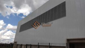 Veneziana Industrial: O Futuro da Ventilação com Durabilidade e Baixa Manutenção