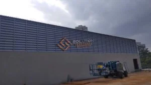 Veneziana Industrial: Ambiente de Armazenagem com Ventilação Natural