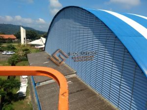 Veneziana Industrial Vantagens na regulação da luz natural e ventilação adequada