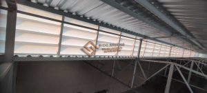 Veneziana Industrial Ideal para Galpões Veneziana Industrial Ideal para Galpões com ventilação superior, ideal para controle de temperatura, eficiência no fluxo de ar e alta resistência em ambientes industriais.