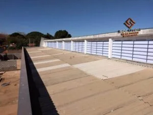 Lanternins melhorando Lanternins melhorando a ventilação com maximização da eficiência em todas as condições climáticas