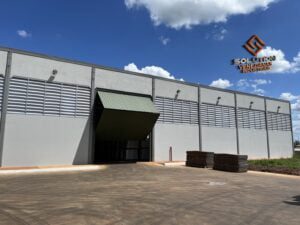 Veneziana Industrial: Maximizando Conforto com Iluminação Natural
