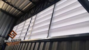 Veneziana Industrial: Beleza Funcional com Materiais de Qualidade