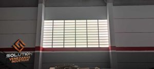 Veneziana Industrial Escolha Inteligente em Eficiência Energética com ventilação natural