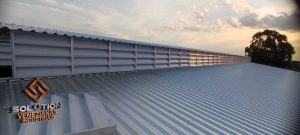 Lanternins transformando espaços com ventilação natural em ambientes industriais