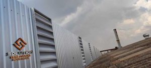 Veneziana Industrial eLanternim em Aço Galvanizado com instalação ágil e manutenção eficiente para projetos industriais com ventilação naturalm PVC Brasil