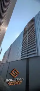 Veneziana Industrial Espaços Regulação Térmica Eficiente