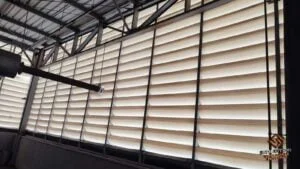 Design funcional e estético da Veneziana Industrial para eficiência e luz natural