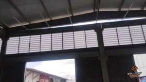 Estética e Funcionalidade da Veneziana Industrial Luz Otimizada