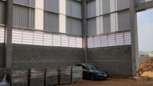 Veneziana Industrial Luz e EconomiaVentilação Eficiente