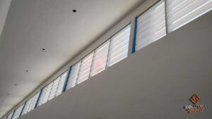 Como a Veneziana Industrial Mais Luz Interna da Solution Contribui para um Ambiente de Trabalho Melhor