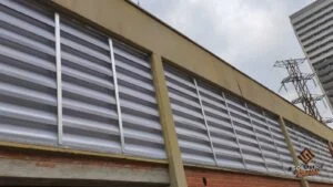 Veneziana Industrial Solução Notável com ventilação e iluminação eficiente