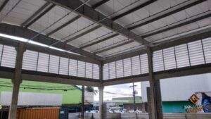 Veneziana Industrial Entrada de Luz e o Bem-Estar dos Colaboradores